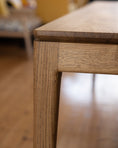 Load image into Gallery viewer, Minimalist Table