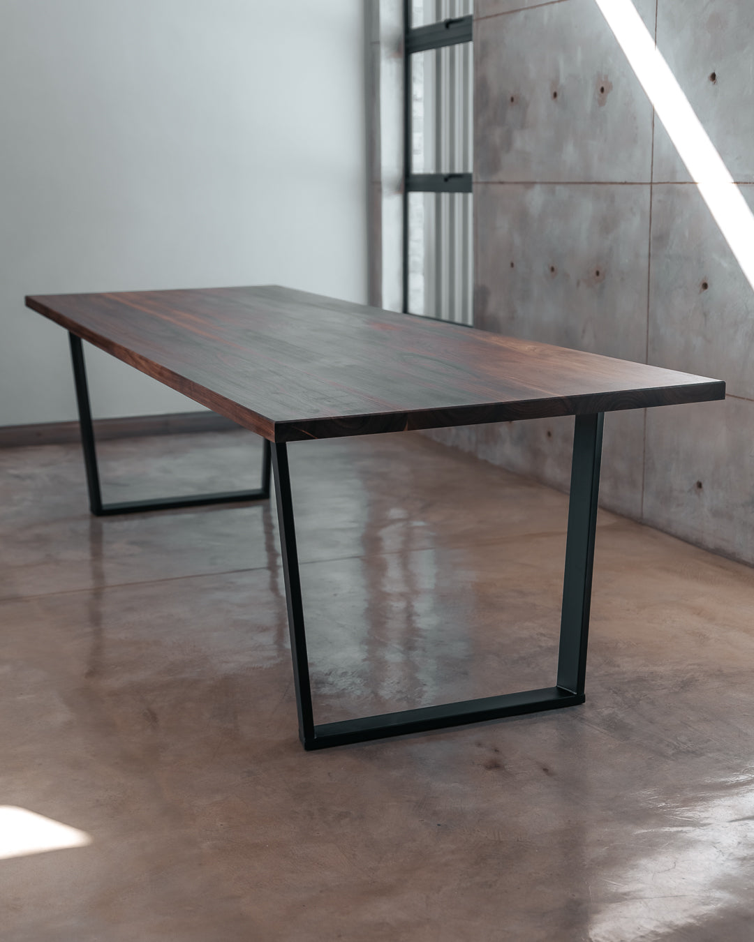 Gomes Dining Table